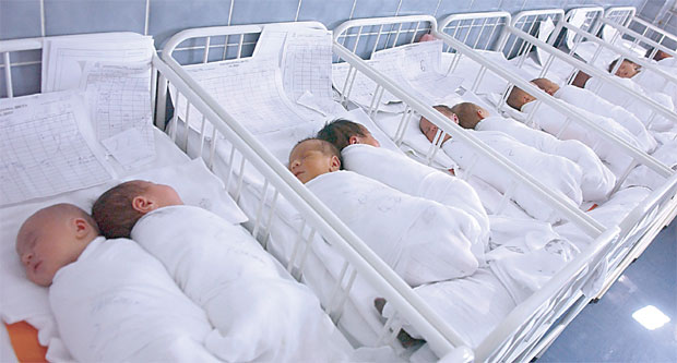 Од 1. јула првим бебама 100.000 динара